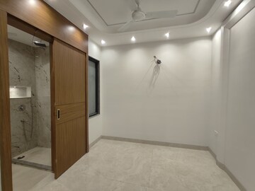 Room in 4 BHK Apartment at Anant Raj Ashok Estate, Sector 63a – for Rent