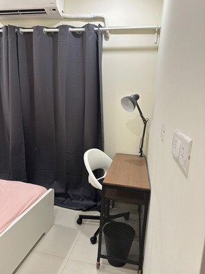 Team Area in 1 BHK Apartment at Dosti Oro 67, Kandivali West – for Rent