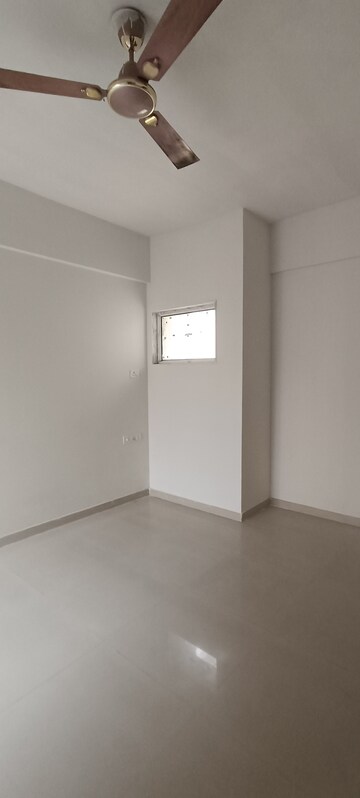 Room in 2.5 BHK Apartment at Dheeraj Jade Residences, Wagholi – for Rent