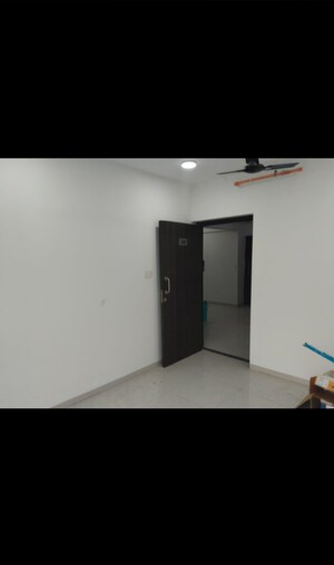 Room in 2 BHK Apartment at UK Iridium, Kandivali East – for Rent