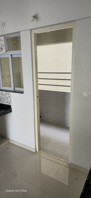 Room in 2 BHK Apartment at Ratan Prestige, Kharadi – for Rent