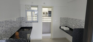 Room in 2 BHK Apartment at Ratan Prestige, Kharadi – for Rent