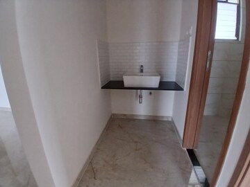 Room in 2 BHK Apartment at Majestique Towers, Kharadi – for Rent
