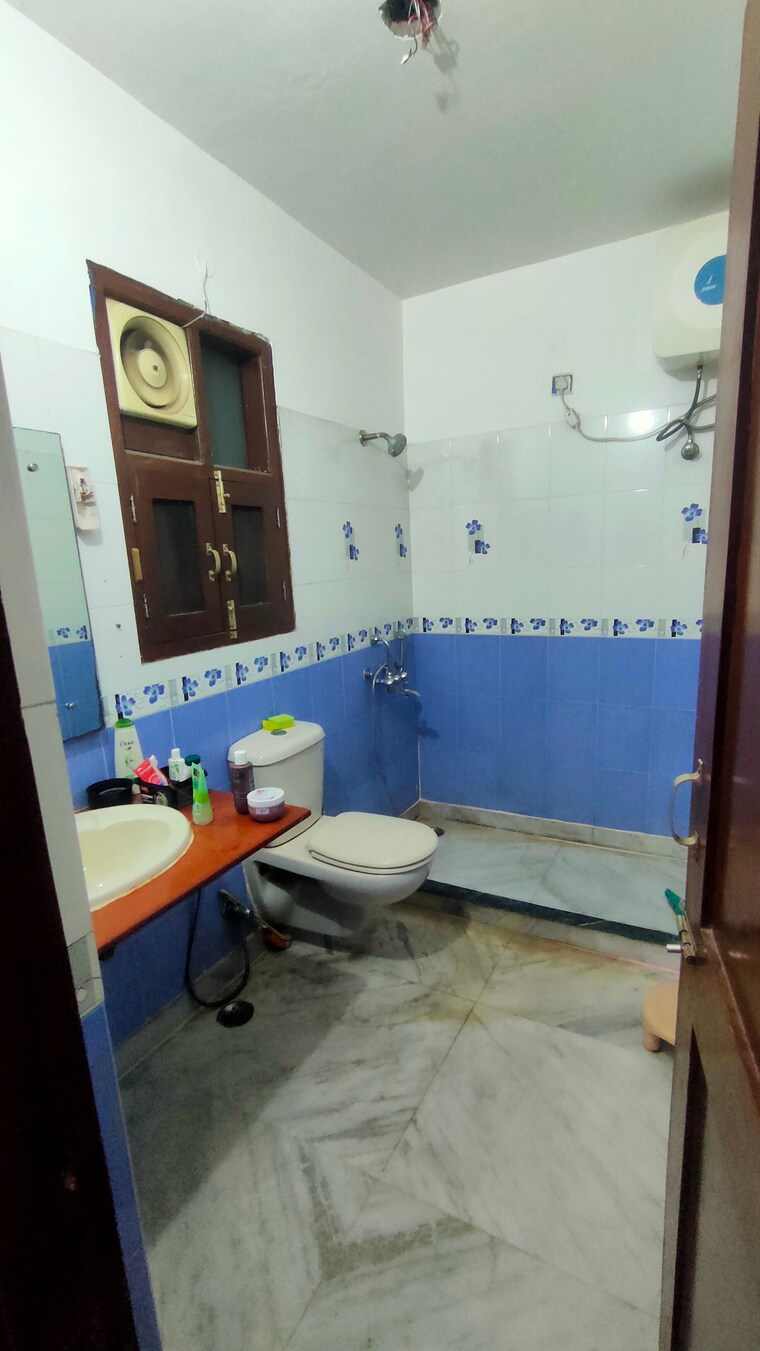 Master Bedroom, white-pearl-residency 3 Bedroom 2400 Sq.Ft. Builder Floor In Sector 5 Gurgaon 9291698