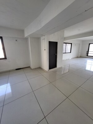  Warehouse For Rent in Sg Highway