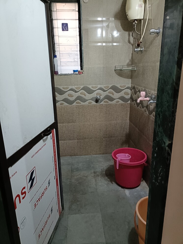 Bathroom, krishna-chs-borivali 1 Bedroom 400 Sq.Ft. Apartment In Borivali East Mumbai 9291694