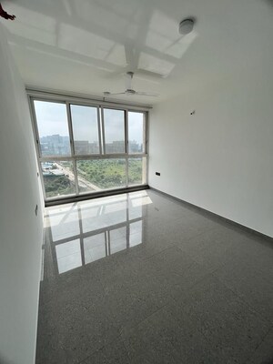 Room in 2 BHK Apartment at Vascon Forest Edge, Kharadi – for Rent