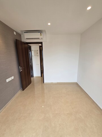 Room in 2 BHK Apartment at Hiranandani Highland, Powai – for Rent
