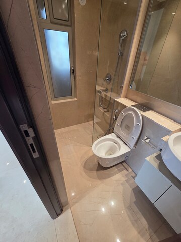 Furnished Amenities in 2 BHK Apartment at Hiranandani Highland, Powai – for Rent