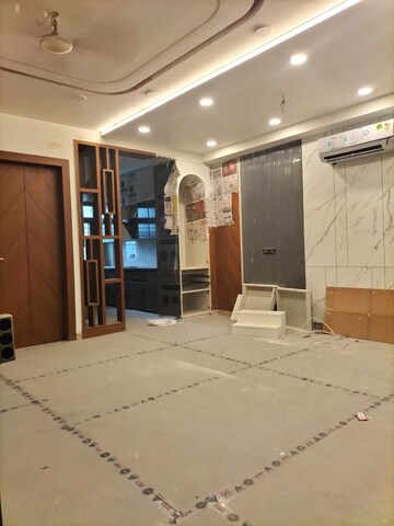 Building Lobby in 3 BHK Builder Floor at Sector 28 – for Rent