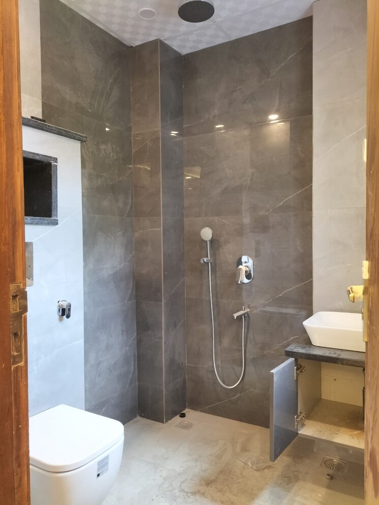 Bathroom, sector 28 3 Bedroom 200 Sq.Yd. Builder Floor In Sector 28 Gurgaon 9291719