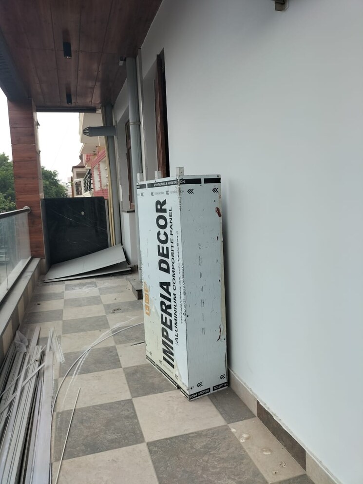 Balcony, sector 28 3 Bedroom 200 Sq.Yd. Builder Floor In Sector 28 Gurgaon 9291719