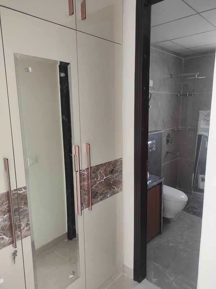 Bathroom, surya-cghs 4 Bedroom 2250 Sq.Ft. Builder Floor In Sector 43 Gurgaon 9291724