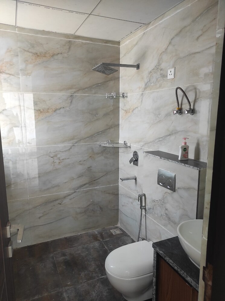 Bathroom, surya-cghs 4 Bedroom 2250 Sq.Ft. Builder Floor In Sector 43 Gurgaon 9291724