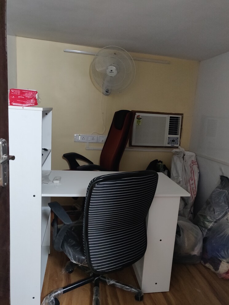 Team Area, malad west Commercial Office Space 655 Sq.Ft. In Malad West Mumbai 9291775