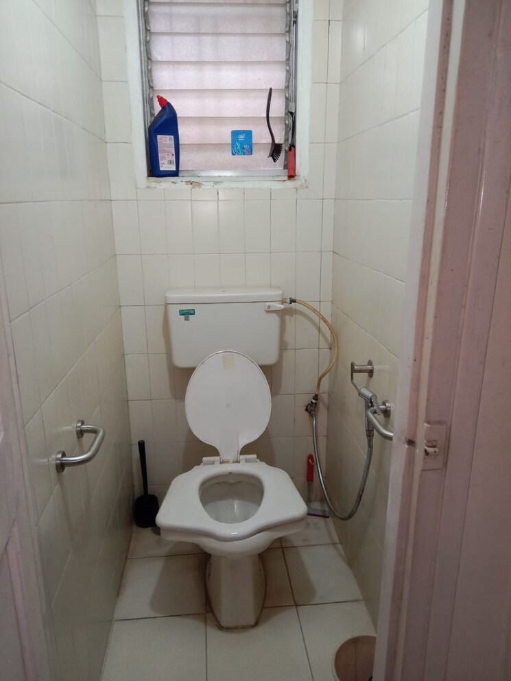 Bathroom, arunodaya-chs 2 Bedroom 600 Sq.Ft. Apartment In Andheri East Mumbai 9291751