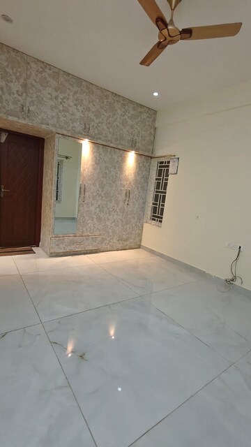 Room in 3 BHK Apartment at Hbr Layout – for Rent
