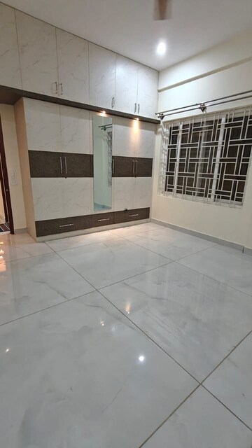 Room in 3 BHK Apartment at Hbr Layout – for Rent
