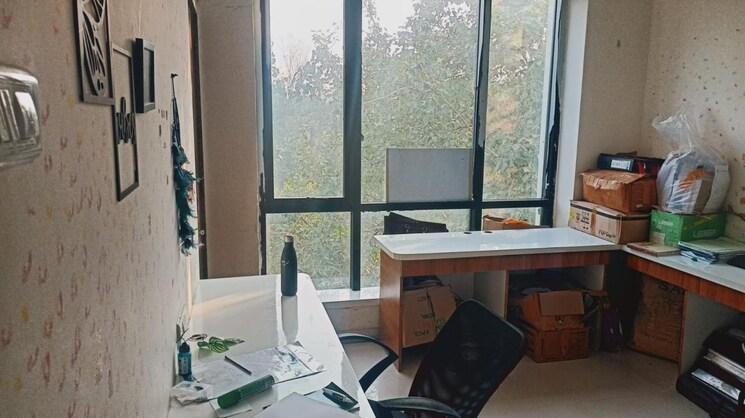 Team Area, jog-tower Commercial Office Space 1550 Sq.Ft. In Naupada Thane 9291781