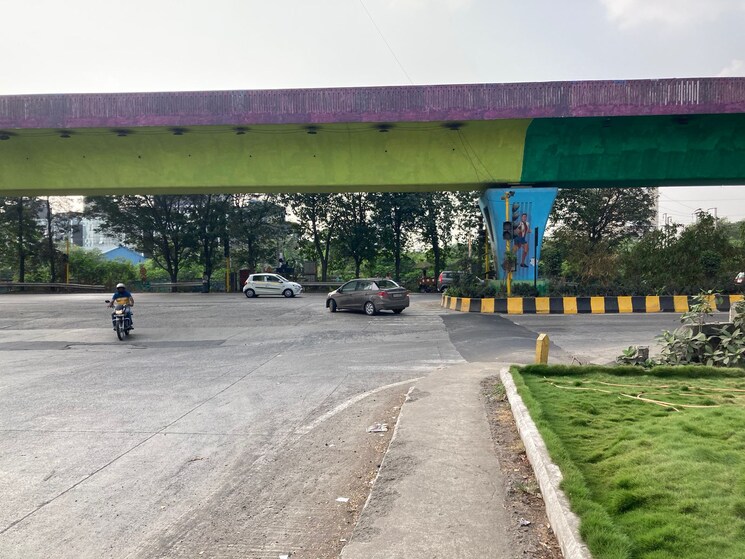  Parking, emperia-c2 Commercial Office Space 1001 Sq.Ft. In Turbhe Navi Mumbai 9291787