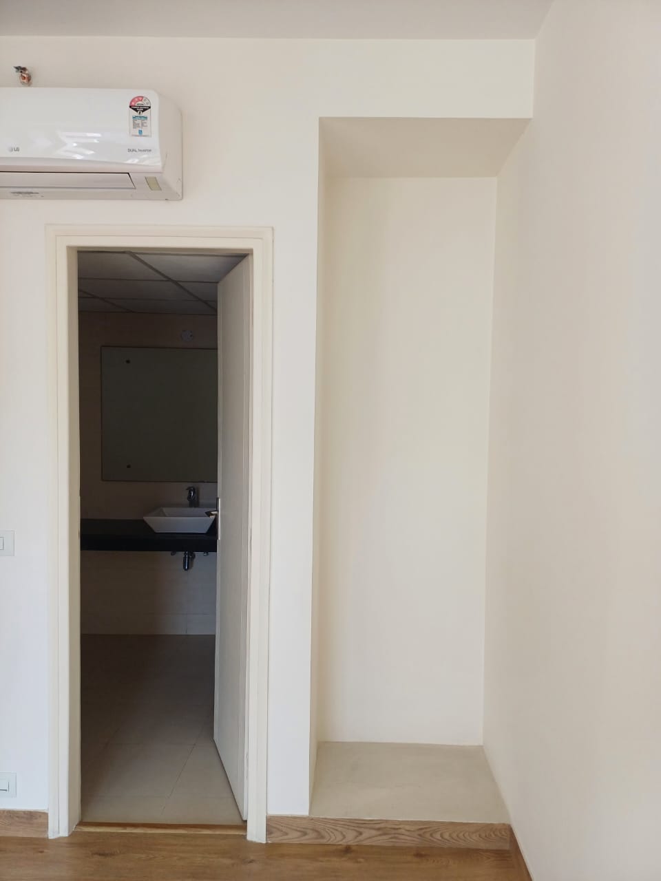 2 BHK Apartment For Rent in Suncity Avenue 76
