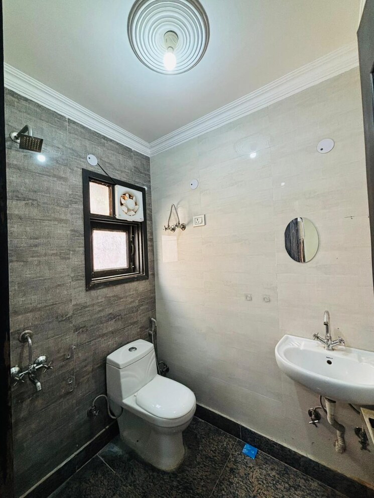 Bathroom, chattarpur 2 Bedroom 900 Sq.Ft. Builder Floor In Chattarpur Delhi 9291853