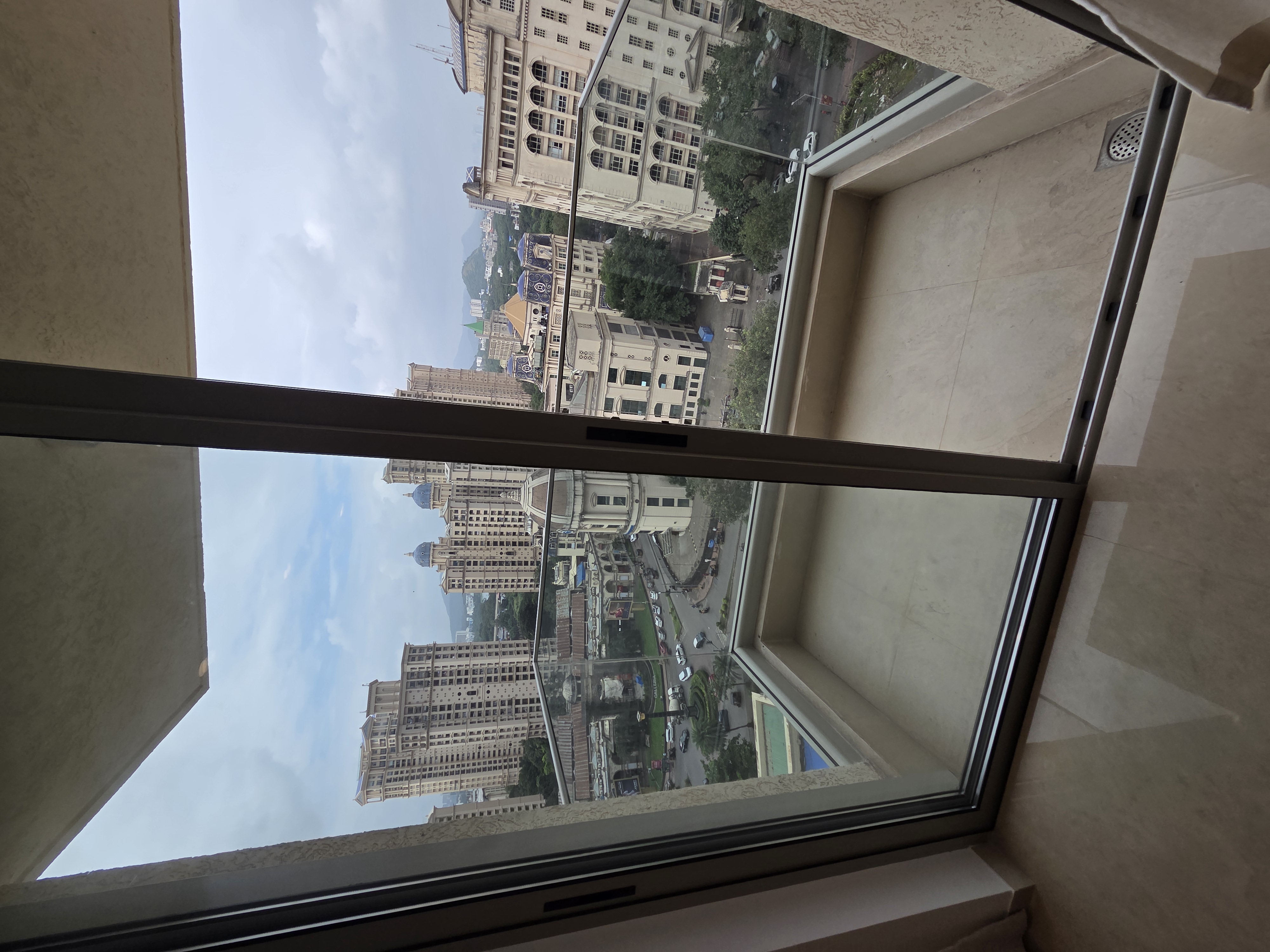 2 BHK Apartment For Rent in Hiranandani Highland