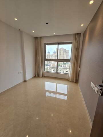 Room in 2 BHK Apartment at Hiranandani Highland, Powai – for Rent