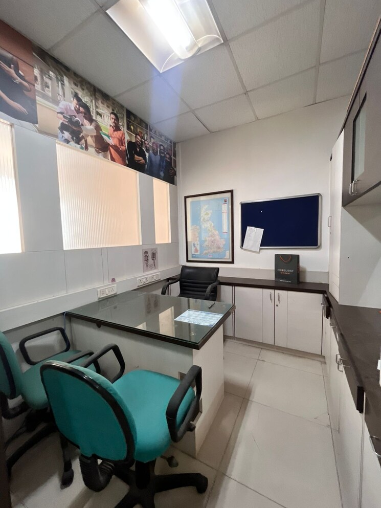 Team Area, andheri west Commercial Office Space 800 Sq.Ft. In Andheri West Mumbai 9291874