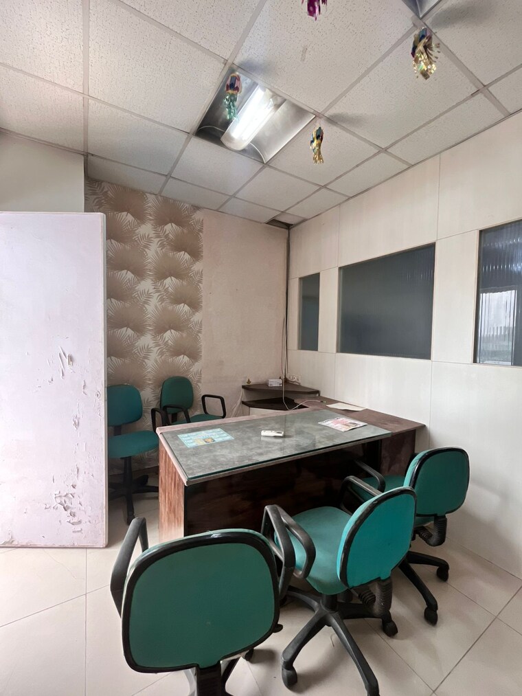 Team Area, andheri west Commercial Office Space 800 Sq.Ft. In Andheri West Mumbai 9291874