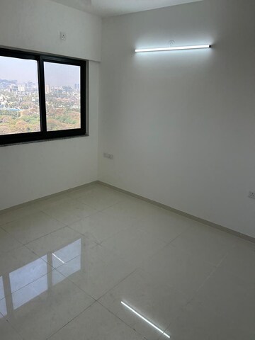 Room in 2 BHK Apartment at Amanora Gold Towers, Hadapsar – for Rent