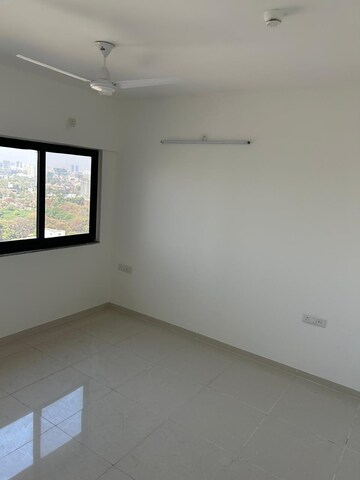 Room in 2 BHK Apartment at Amanora Gold Towers, Hadapsar – for Rent