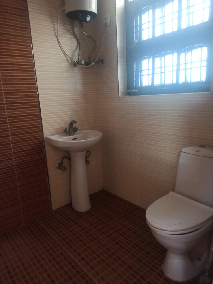 Bathroom, sector 21d 2 Bedroom 1400 Sq.Ft. Independent House In Sector 21d Faridabad 9291920