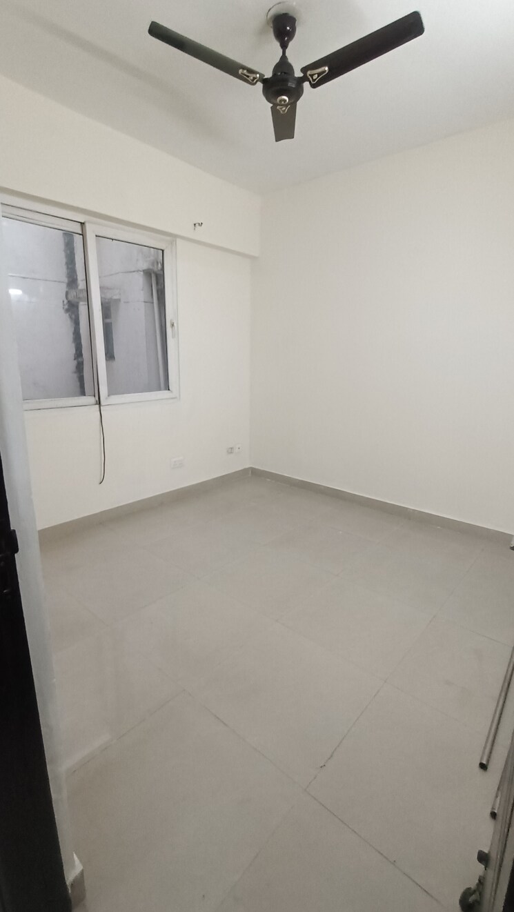 Room, sethi-max-royal 2 Bedroom 895 Sq.Ft. Apartment In Sector 76 Noida 9291922