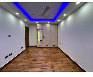 Room in 4 BHK Builder Floor at Chittaranjan Park – for Rent