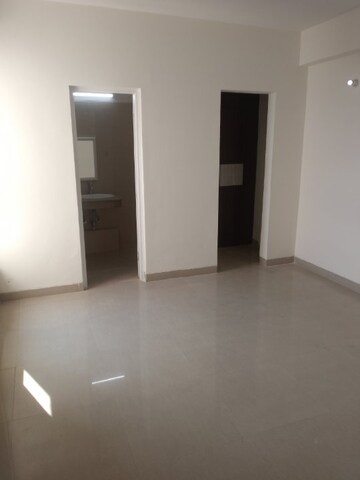 Room in 2.5 BHK Apartment at Emaar Emerald Estate, Sector 65 – for Rent