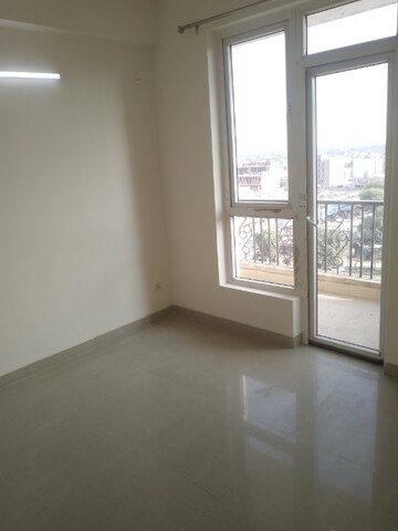 Room in 2.5 BHK Apartment at Emaar Emerald Estate, Sector 65 – for Rent