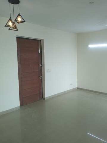 Room in 2.5 BHK Apartment at Emaar Emerald Estate, Sector 65 – for Rent