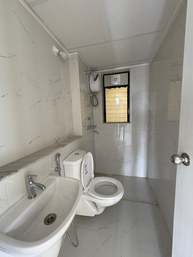 Bathroom, runwal-gardens-phase-2 2 Bedroom 674 Sq.Ft. Apartment In Dombivli East Thane 9291938