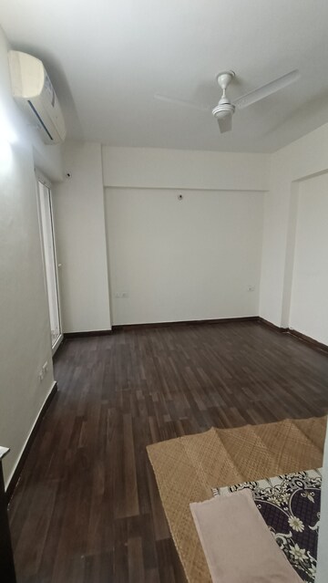 2 BHK Apartment For Rent in Sethi Max Royal, Sector 76