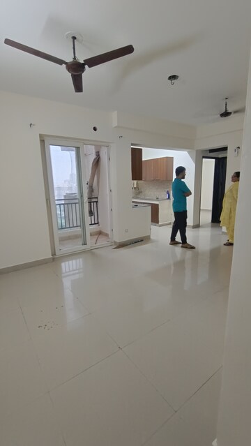 Room in 2 BHK Apartment at Sethi Max Royal, Sector 76 – for Rent