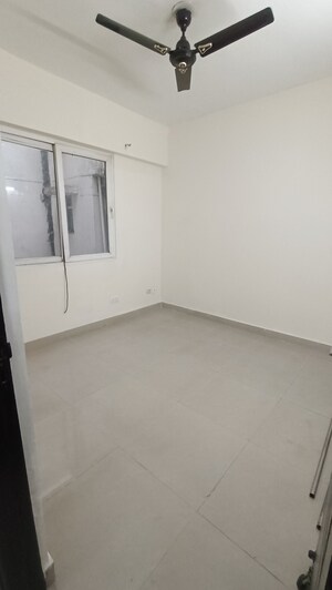 Room in 2 BHK Apartment at Sethi Max Royal, Sector 76 – for Rent