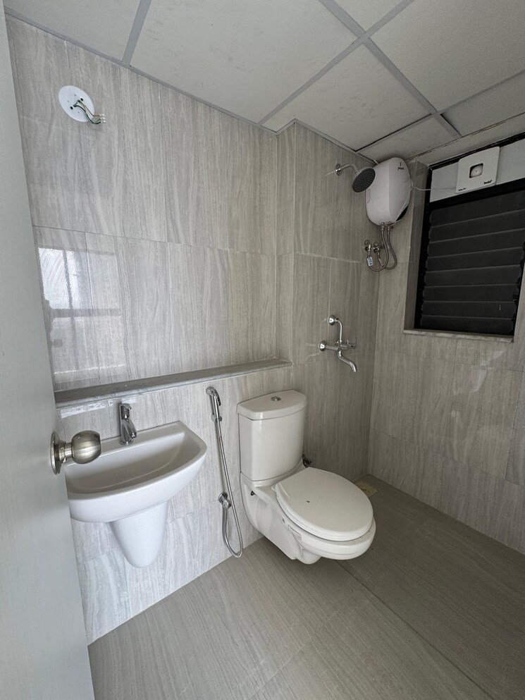 Attached Bathroom, runwal-gardens-phase-2 2 Bedroom 674 Sq.Ft. Apartment In Dombivli East Thane 9291953