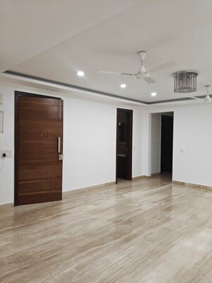 Room in 4 BHK Builder Floor at Saket – for Rent
