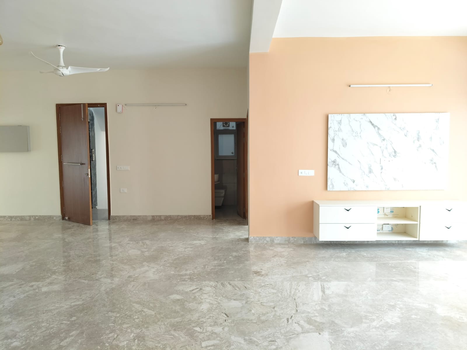 5 BHK + Servant Room Apartment For Rent in SS Linden