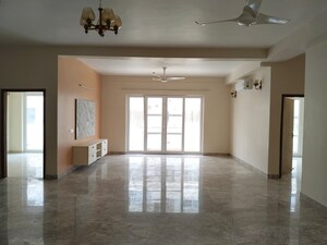 Room in 5 BHK Apartment at SS Linden, Sector 84 – for Rent