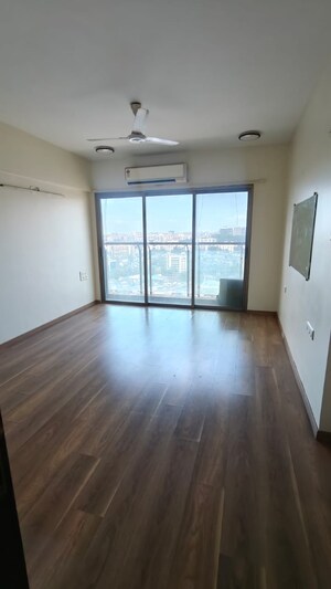 Master Bedroom in 3.5 BHK Apartment at K Raheja Vistas, Powai – for Rent