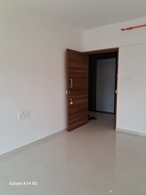 Room in 1 BHK Apartment at Marathon Neo Hills, Tembhipada – for Rent