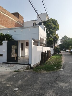 3.5 BHK Independent House – Exterior View View at Jankipuram - for Rent