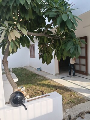 3.5 BHK Independent House – Garden View at Jankipuram - for Rent